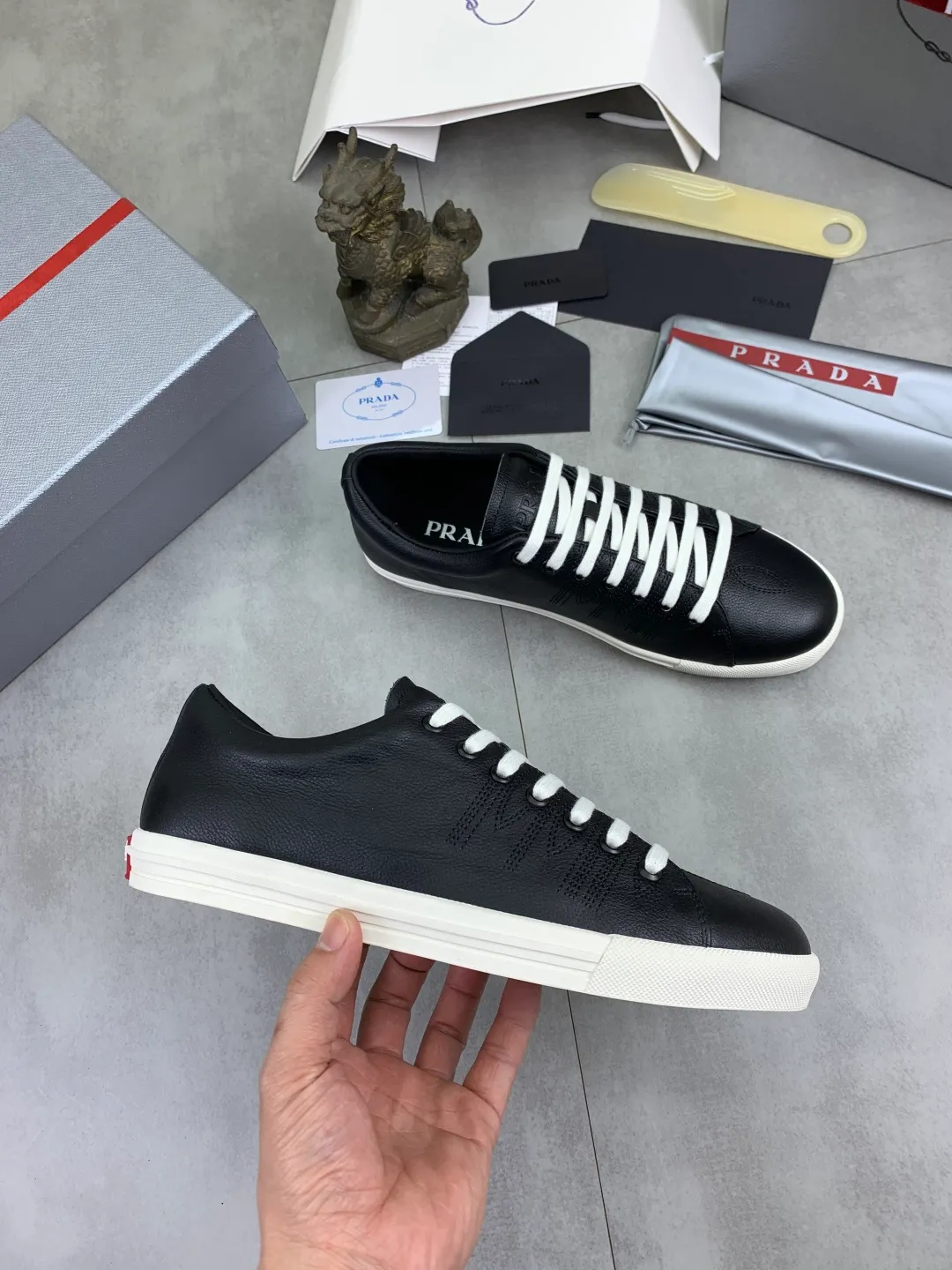 Men's men's shoes P560💰[New model] The latest hot model is on the official website, 🆘 The trendy brand (Prada) mainly promotes the hot model, avant-garde and versatile fashion men's shoes private version mold opening, cowhide surface splicing 1:1.. Fashionable and simple, original imported cowhide lining cowhide feet; the atmosphere and personality are more fashionable, eye-catching and pursuing class. It will subvert the old ideas and be a must-have for fashion trendsetters with you! Must keep it for yourself! Tall and comfortable, large and low, high-end quality workmanship. Code number: 38-44 3️⃣optional.